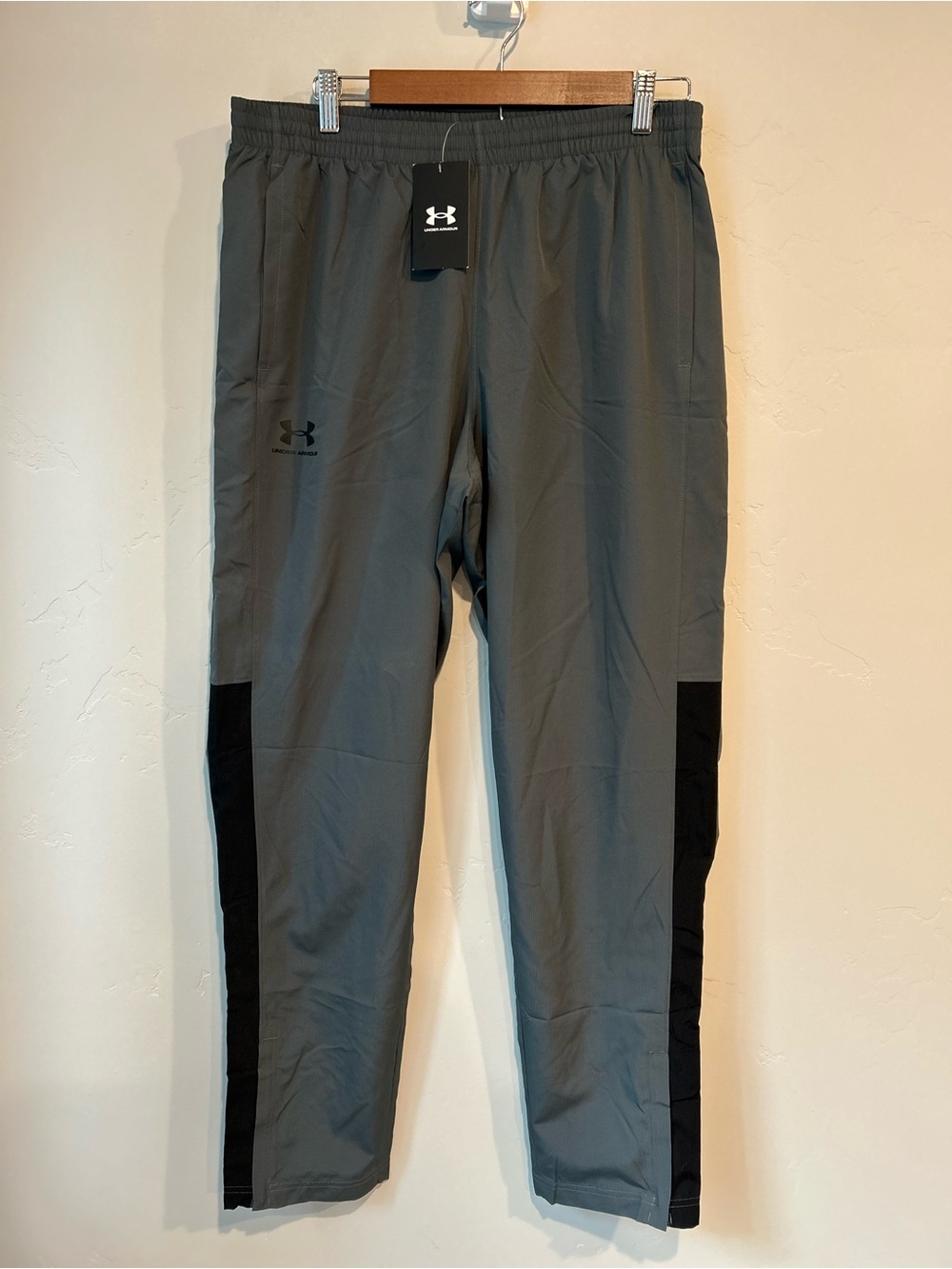 NWT Under Armour Men’s Gray Performance Track Pants with Black Panels